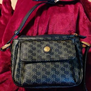 Rioni crossbody offers welcome